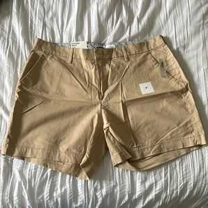 Woman’s: Khaki shorts Old Navy Size: 14